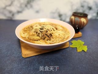 香菇鸡块面条的做法步骤：6