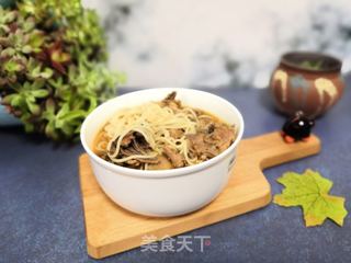 香菇鸡块面条的做法步骤:8