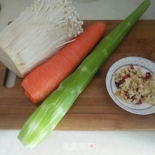 “凉菜”爽口开胃凉菜：金针菇胡萝卜拌青笋的做法步骤：1