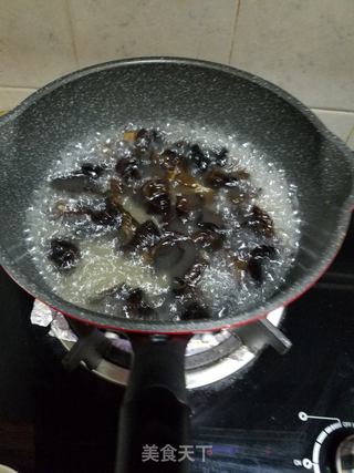 凉拌黑木耳的做法步骤：2