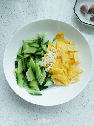 黄瓜蚝油拌蛋皮的做法步骤:12