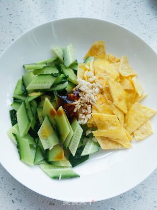 黄瓜蚝油拌蛋皮的做法步骤:13