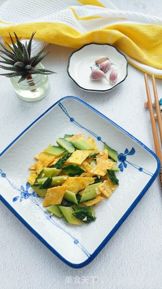 黄瓜蚝油拌蛋皮的做法步骤:14