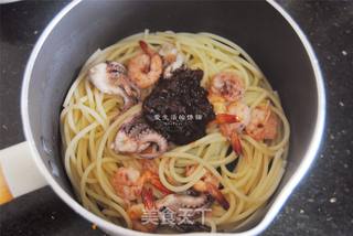 牛肉酱海鲜拌面的做法步骤:7