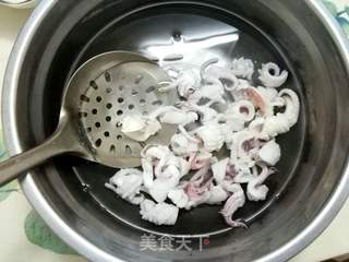 泰式风情拌鱿鱼的做法步骤:3