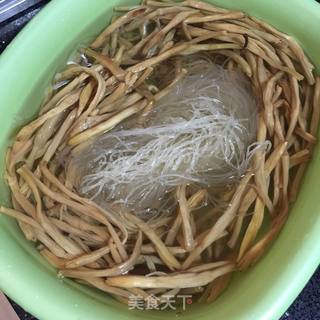 凉拌黄花菜的做法步骤：3