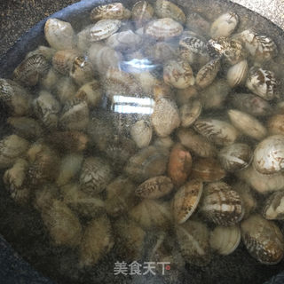 葱姜炒花蛤的做法步骤:3