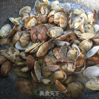 葱姜炒花蛤的做法步骤:6