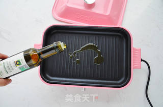 香煎秋刀鱼的做法步骤:3