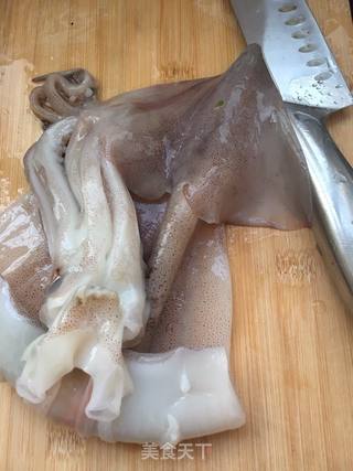 葱香豉油鱿鱼腿的做法步骤:2