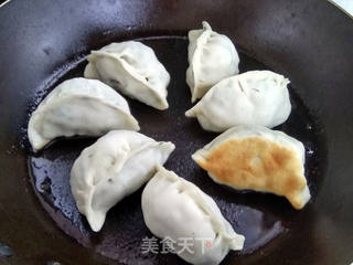 猴头菇韭菜馅煎饺的做法步骤:11
