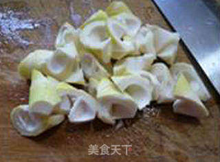 金钱菇雷笋烧中翅的做法步骤:7