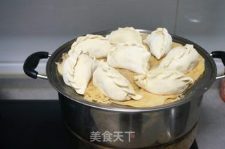 苜蓿猪肉大蒸饺的做法步骤：8