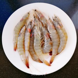 火腿肠虾仁意面的做法步骤:2