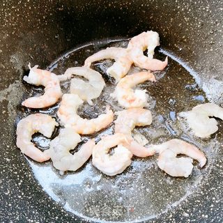 火腿肠虾仁意面的做法步骤:11