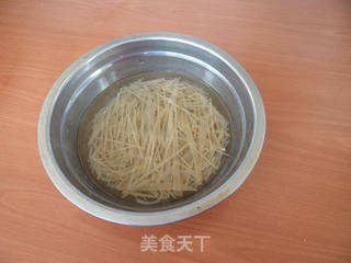 韭菜鸡蛋馅混合面蒸饺的做法步骤:3
