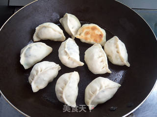 韭菜木耳鸡蛋馅煎饺的做法步骤:12