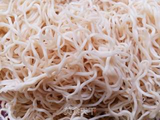 炒熟面条的做法步骤：1