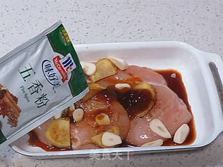 好吃不油腻的~~【无油烤鸡排】的做法步骤:5