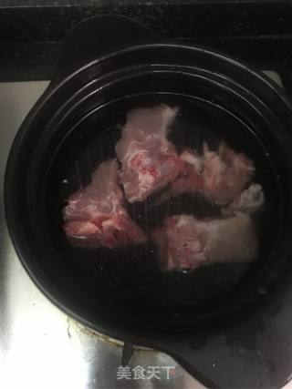 龙骨梅菜干粥的做法步骤：2