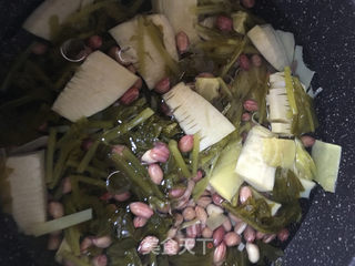 春笋雪菜煮花生米的做法步骤：4