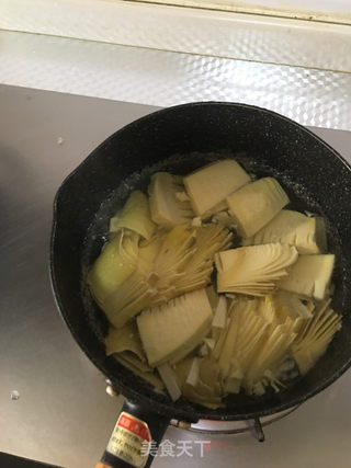 春笋雪菜煮花生米的做法步骤：2