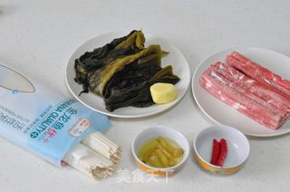 酸菜肥牛面的做法步骤：1