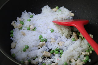 菠萝鸡丁炒饭的做法步骤:7