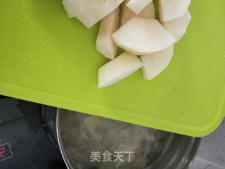 冰糖银耳雪梨羹的做法步骤:4