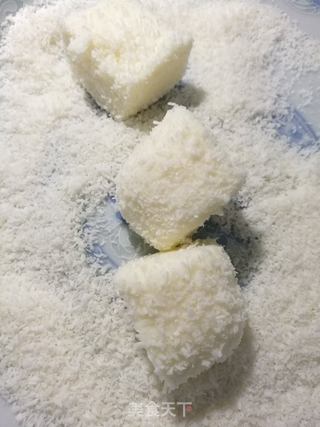 椰蓉牛奶小方的做法步骤:7