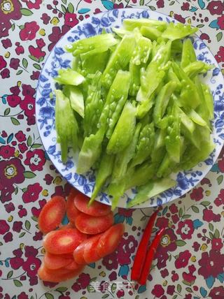 夏季凉拌苦瓜的做法步骤:5