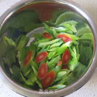 夏季凉拌苦瓜的做法步骤:7