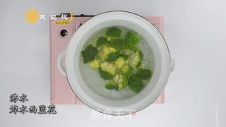 西蓝花番茄荞麦面的做法步骤:4