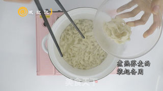 西蓝花番茄荞麦面的做法步骤:5