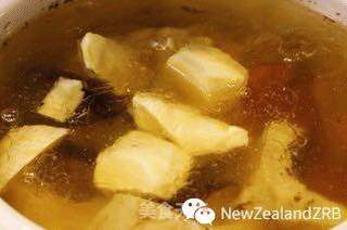 新西兰花胶腌笃鲜的做法步骤:7