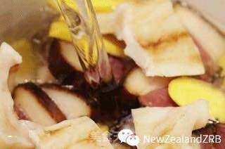 新西兰花胶腌笃鲜的做法步骤:6
