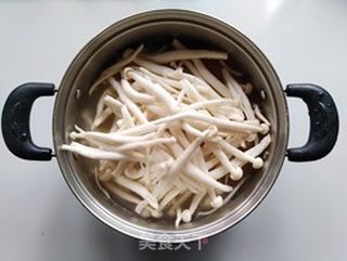海鲜菇胡萝卜小排汤的做法步骤:6