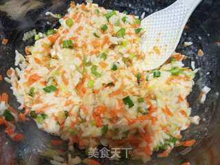 胡萝卜鸡蛋米饭饼的做法步骤:3