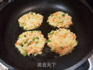 胡萝卜鸡蛋米饭饼的做法步骤:7