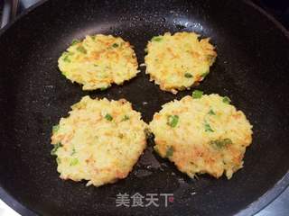 胡萝卜鸡蛋米饭饼的做法步骤:9
