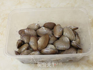 蒜蓉花蛤烤金针菇的做法步骤:2
