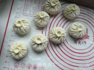杂粮猪肉酸菜水煎包的做法步骤:16