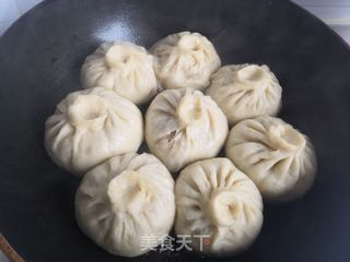 杂粮猪肉酸菜水煎包的做法步骤:22