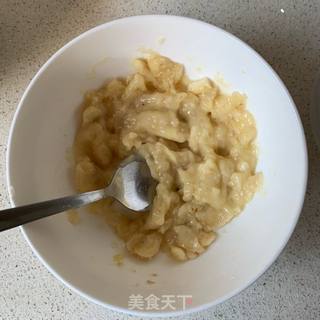 香蕉鸡蛋饼的做法步骤:3