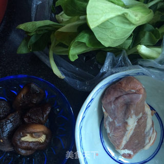 香菇青菜牛肉粥的做法步骤：2