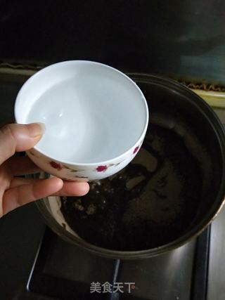 黑凉粉糖水的做法步骤:3