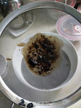 黑凉粉糖水的做法步骤:9