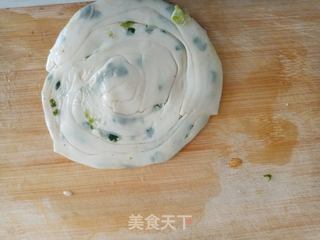 饺子皮葱油饼的做法步骤:6