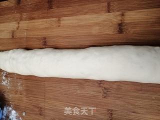 葱香肉花卷的做法步骤:5