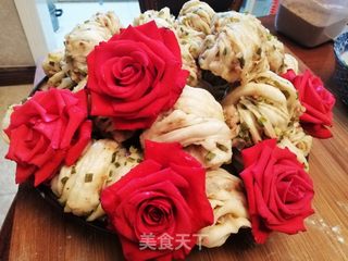 葱香肉花卷的做法步骤:11